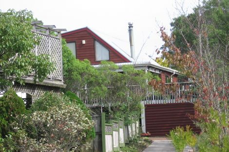 Photo of property in 1/19 Derwent Crescent, Titirangi, Auckland, 0604