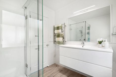 Photo of property in 8 Stonedge Lane, Rosedale, Auckland, 0632