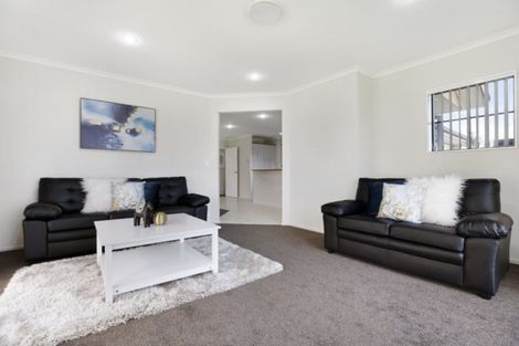 Photo of property in 17 Magic Way, Randwick Park, Auckland, 2105