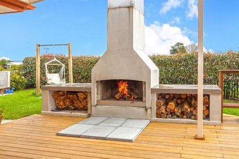 Photo of property in 2 Cobham Lane, Whitianga, 3510