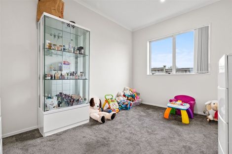 Photo of property in 2 Castlepoint Avenue, Takanini, 2110