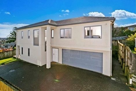 Photo of property in 2/90 Pupuke Road, Hillcrest, Auckland, 0627