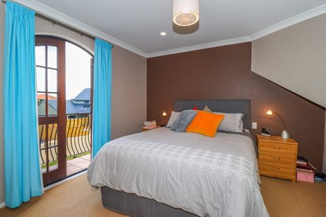 Photo of property in 16 La Lena Grove, Fitzherbert, Palmerston North, 4410