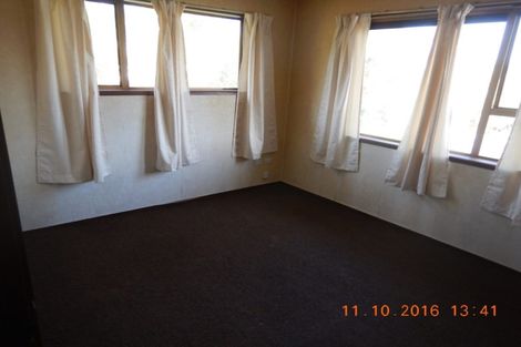 Photo of property in 2/9 Seaton Road, Murrays Bay, Auckland, 0630