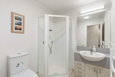 Photo of property in 5/13 Kaihu Street, Northcote, Auckland, 0627