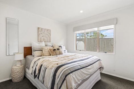 Photo of property in 8 Stonedge Lane, Rosedale, Auckland, 0632
