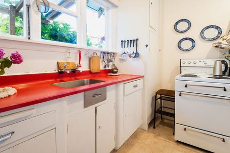 Photo of property in 4 Watson Street, Akaroa, 7520