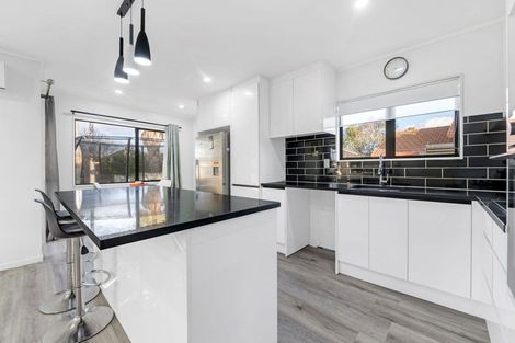 Photo of property in 1 Horlicks Place, Randwick Park, Auckland, 2105