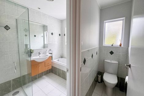 Photo of property in 19 Ravenstone Place, Chatswood, Auckland, 0626