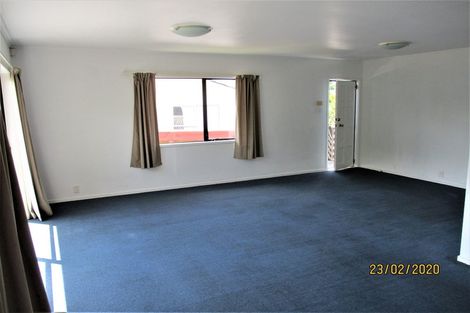 Photo of property in 2/2 Tacitus Place, Totara Vale, Auckland, 0629