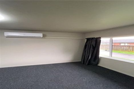Photo of property in 2/37 Clevedon Road, Papakura, 2110