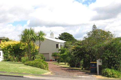 Photo of property in 2a Seaview Road, Milford, Auckland, 0620