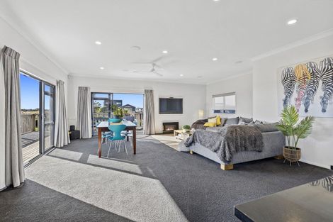 Photo of property in 32 Ashley Place, Papamoa Beach, Papamoa, 3118