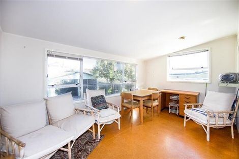 Photo of property in 276 Glenfield Road, Glenfield, Auckland, 0629