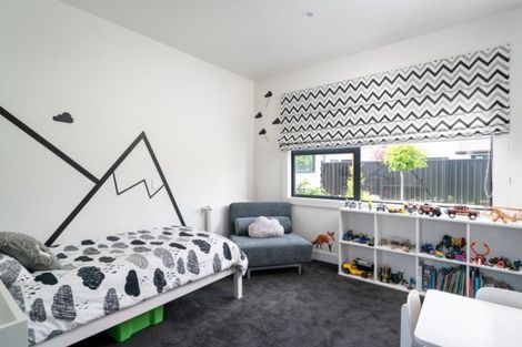 Photo of property in 18 Pukenamu Road, Rainbow Point, Taupo, 3330