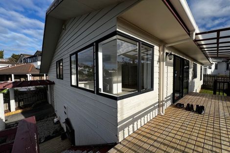 Photo of property in 1a Romulus Place, Totara Vale, Auckland, 0629