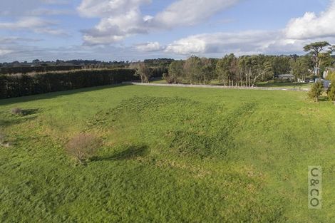 Photo of property in 138 Taupaki Road, Taupaki, 0782