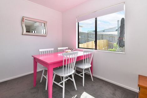 Photo of property in 16 Rauta Way, Helensville, 0800