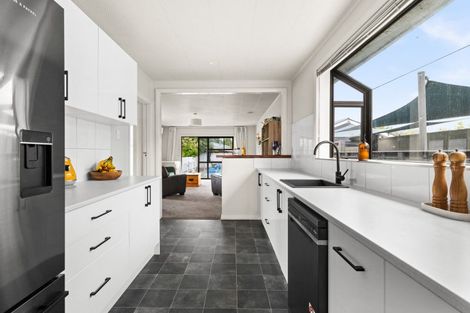 Photo of property in 708 Grove Road, Mayfair, Hastings, 4122