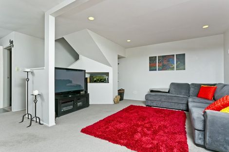 Photo of property in 2/182 Queen Street, Northcote Point, Auckland, 0627