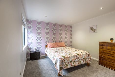 Photo of property in 5 D'urville Place, Kelvin Grove, Palmerston North, 4414