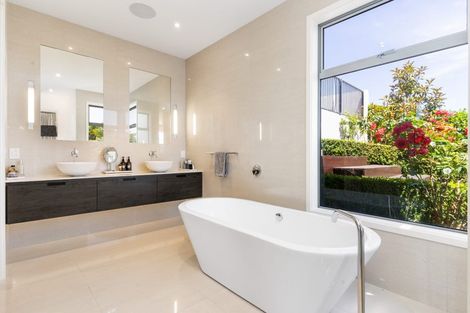 Photo of property in 8 Avery Place, Redcliffs, Christchurch, 8081