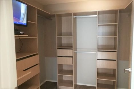 Photo of property in 27 Momona Road, Greenlane, Auckland, 1051