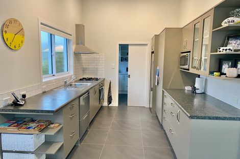 Photo of property in 184 Dowse Drive, Maungaraki, Lower Hutt, 5010