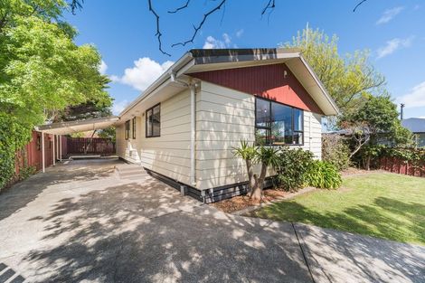 Photo of property in 9 Adams Place, Kelvin Grove, Palmerston North, 4414