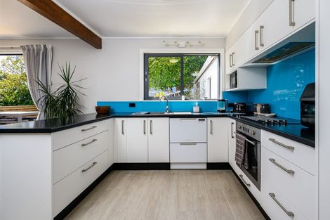 Photo of property in 3 Lindaver Grove, Merrilands, New Plymouth, 4312