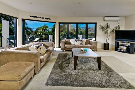 Photo of property in 2/17 Sartors Avenue, Northcross, Auckland, 0630