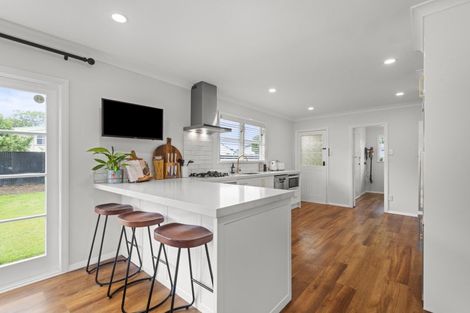 Photo of property in 11 Athlone Place, Hokowhitu, Palmerston North, 4410