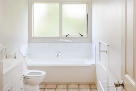 Photo of property in 41 Caulfield Place, Pukehangi, Rotorua, 3015