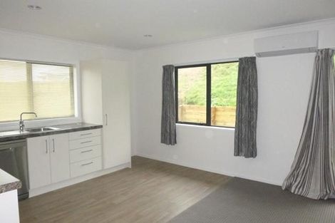 Photo of property in 94 Sunstone Crescent, Timberlea, Upper Hutt, 5018