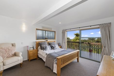 Photo of property in 300 Forest Hill Road, Waiatarua, Auckland, 0612