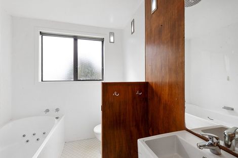 Photo of property in 84 Glenpark Avenue, Frankleigh Park, New Plymouth, 4310