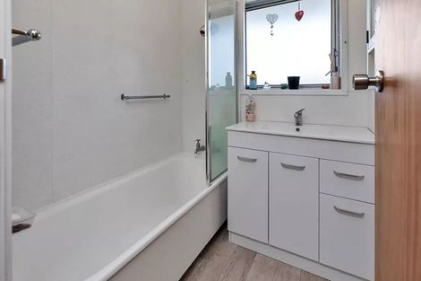 Photo of property in 2/5 Second Avenue, Avenues, Whangarei, 0110