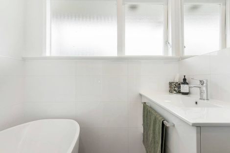 Photo of property in 2/6 Pine Terrace, Howick, Auckland, 2014