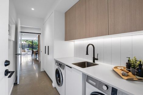 Photo of property in 35a Pitau Road, Mount Maunganui, 3116