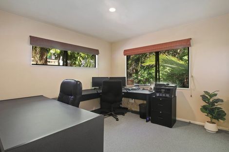 Photo of property in 16a Kingsclere Place, Goodwood Heights, Auckland, 2105