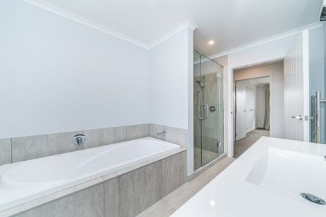 Photo of property in 5 Grand Oaks Drive, Awapuni, Palmerston North, 4412