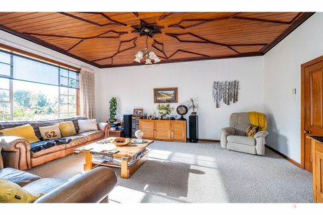 Photo of property in 72 Timaru Road, Waimate, 7924