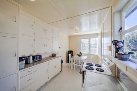 Photo of property in 2 Freyberg Terrace, Waipukurau, 4200