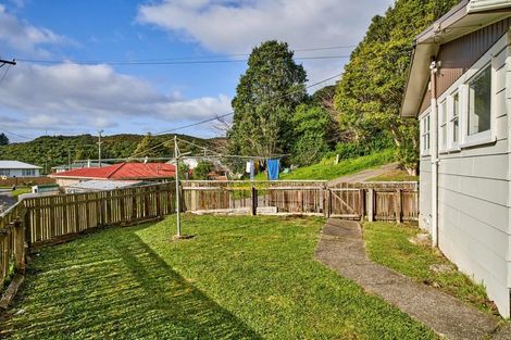 Photo of property in 130 Sievers Grove, Cannons Creek, Porirua, 5024