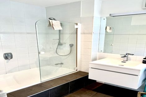 Photo of property in 90 Park Road, Titirangi, Auckland, 0604