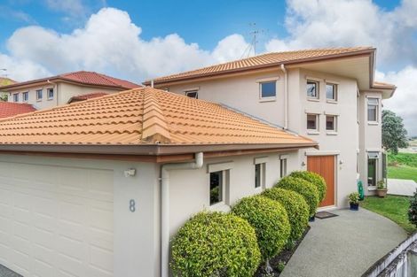 Photo of property in 8/126 Whangaparaoa Road, Red Beach, 0932