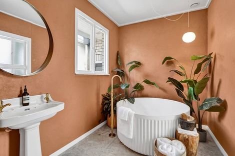 Photo of property in 19 Baring Terrace, Strandon, New Plymouth, 4312