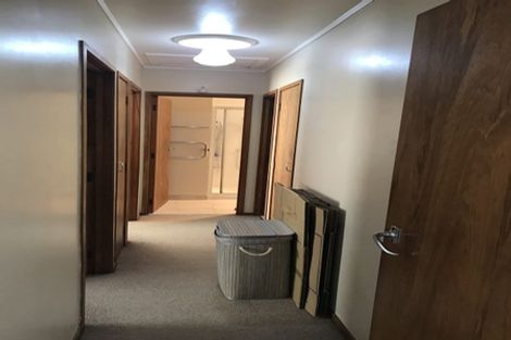 Photo of property in 1/15 Woodall Place, Totara Vale, Auckland, 0627