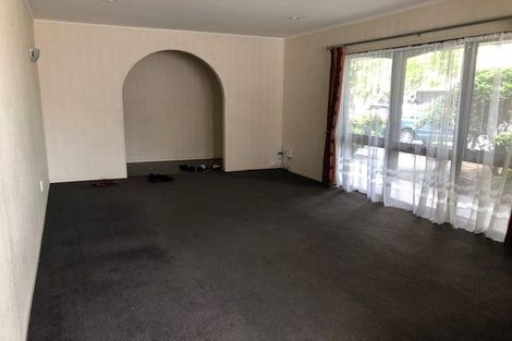 Photo of property in 8 Donzella Place, Conifer Grove, Takanini, 2112