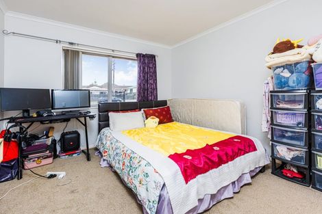 Photo of property in 35 Peverill Crescent, Papatoetoe, Auckland, 2025
